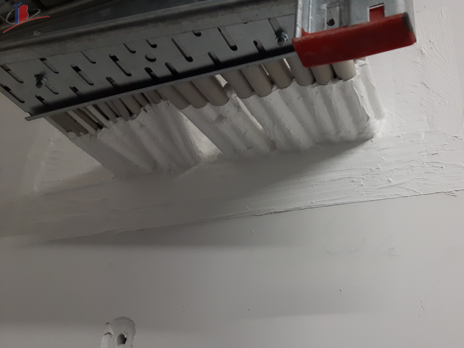 Brandschutzabschottung und Brandschutzbeschichtung an Kabeln